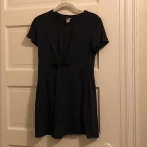 Tshirt dress with cutout